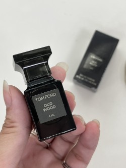 【TOM FORD 私人調香｜Oud Wood 東方烏木沉香精緻沾式小香(4ml)】