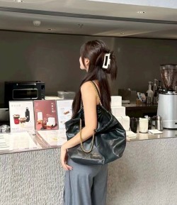 【美國直送 Charles & Keith 小CK 華夫格爆款托特包】