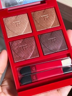 【神級眼影 TOM FORD 高級訂製四格眼盤(6g) 色號：04 Honeymoon】