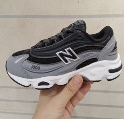 ♘【New Balance｜1000黑灰色-中性運動鞋 M1000A-D】