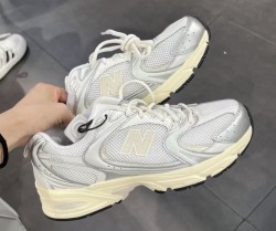 ♘【New Balance｜530粉銀色-中性運動鞋 U530ESB-D】