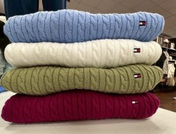 【Tommy Hilfiger 經典小 LOGO 短袖針織麻花上衣】(特價)