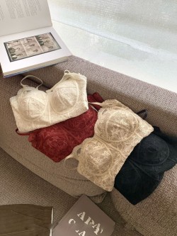 【法式刺繡蕾絲磨毛保暖背心】