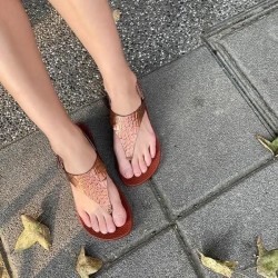 【西班牙 Ipanema｜鱷魚紋T字厚底涼鞋】